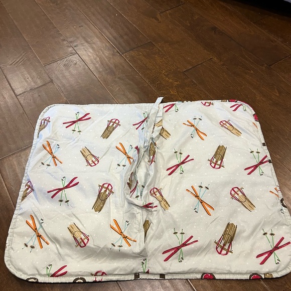 Havemeyer cottage red truck quilted pillow shams set of two Christmas - Picture 3 of 4